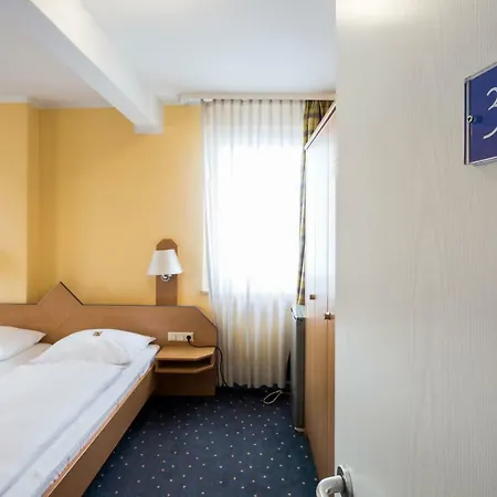 Central Hotel Готель Маннгейм